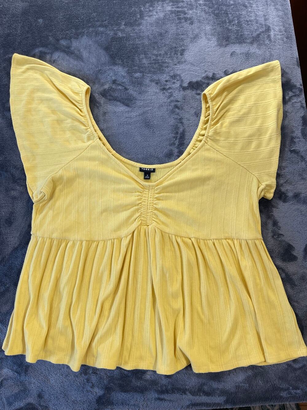 Torrid Womens Size 3 3X Yellow Ribbed Babydoll Top Ruched Peplum Flutter Sleeve
